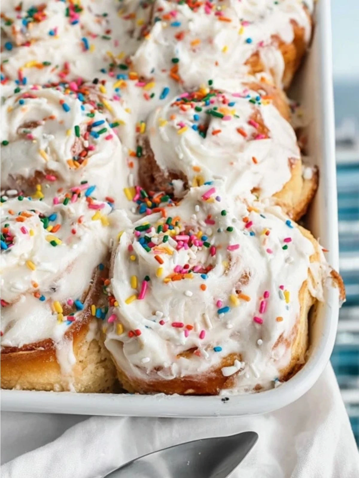 Birthday Cake Cinnamon Rolls (1)