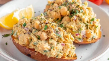 Mashed Chickpea Salad with Greek Yogurt