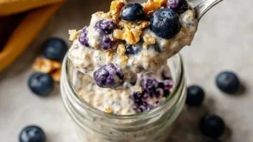 Blueberry Overnight Oats With Yogurt