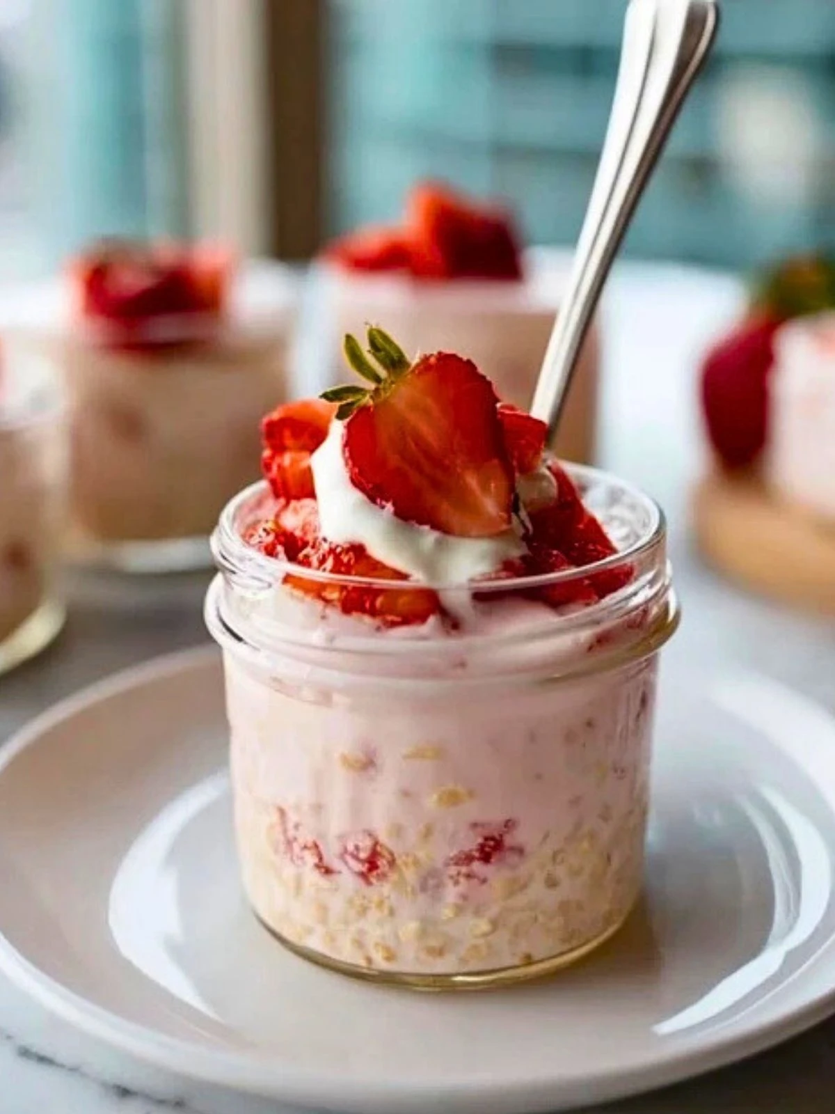 Strawberry Cheesecake Overnight Oats (1)