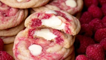 Raspberry White Chocolate Cheesecake Cookies