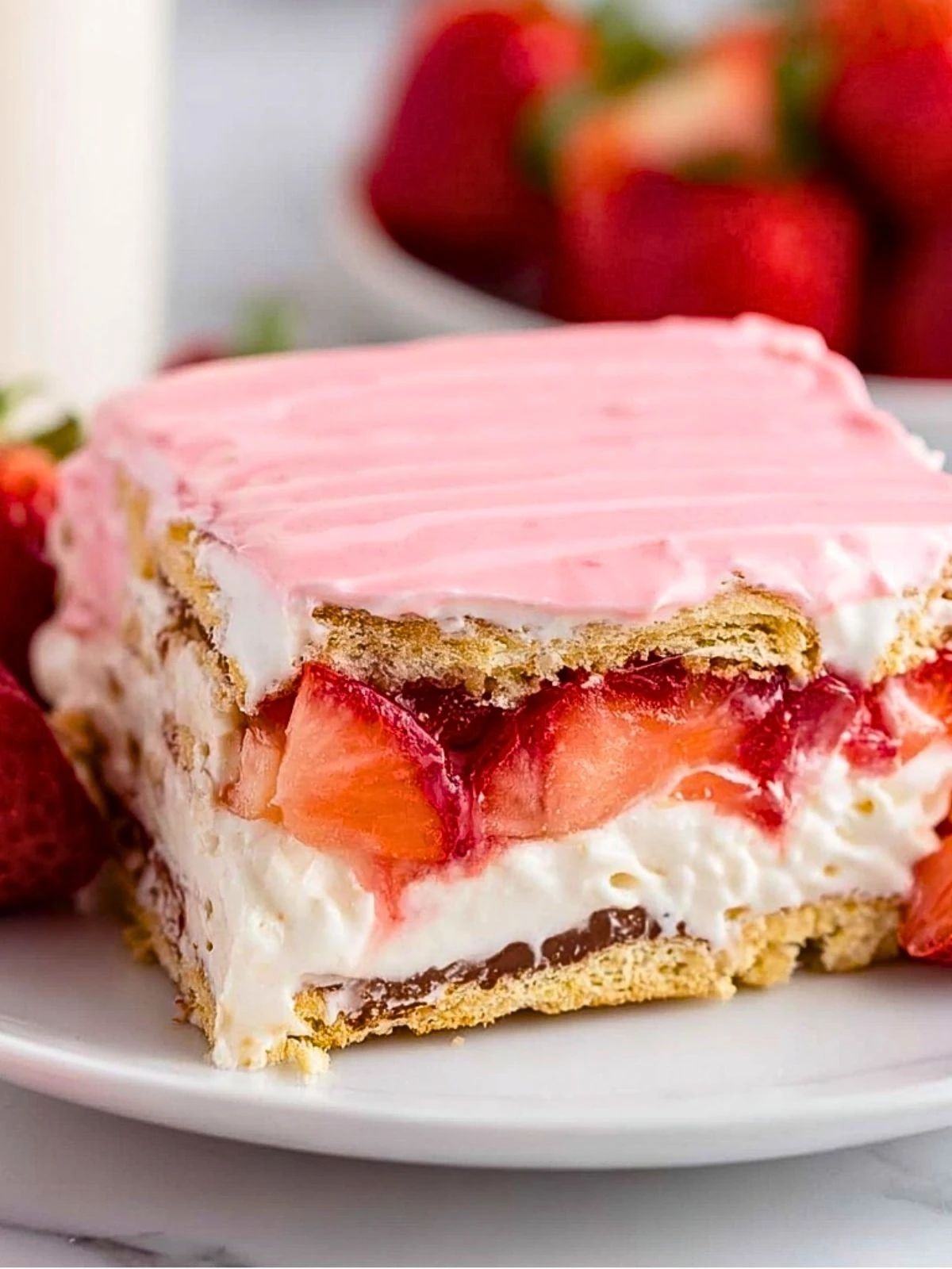 Strawberry Eclair Cake (1)