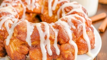 Cinnamon Roll Monkey Bread